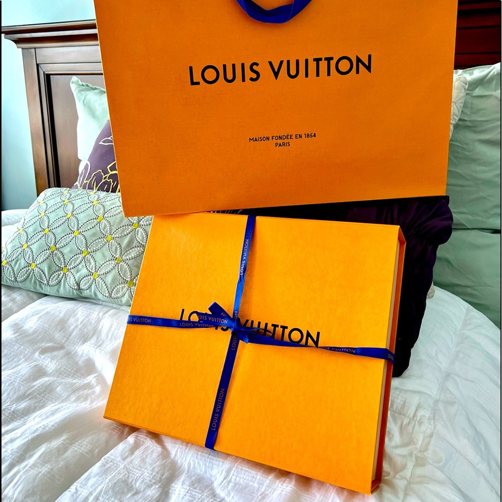 Authentic Louisvuitton Shopping bag, Box and Care card.